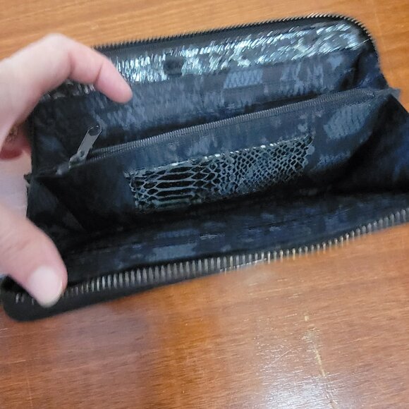 Kenneth Cole New York Black Patent Leather Clutch Purse Wallet - Picture 2 of 13